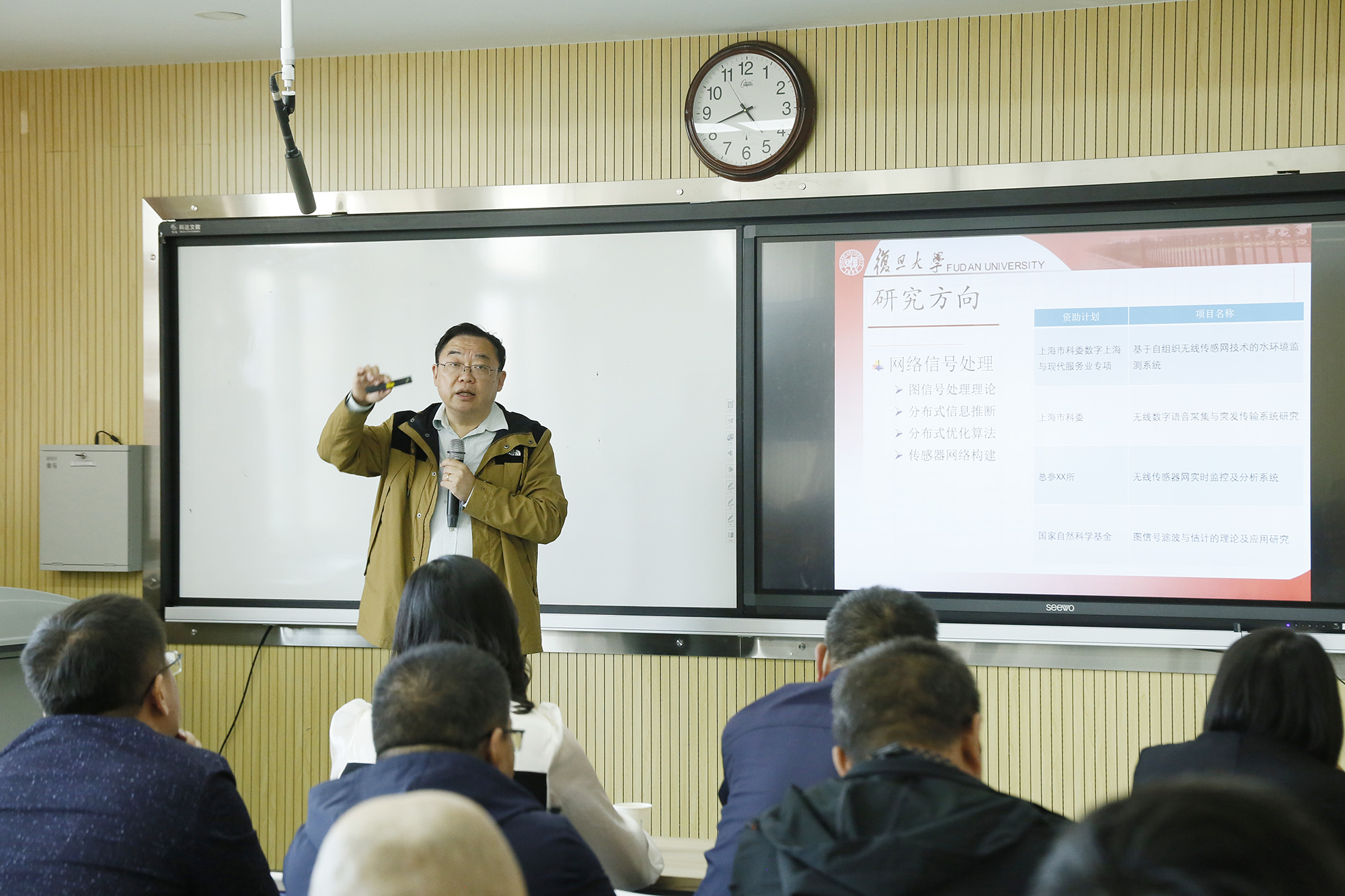 复旦大学胡波教授为物理与机电工程学院师生作学术报告-河西学院